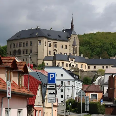 - Cafe Princ Pod Hradem Wifi, Klima Apartment Sternberk