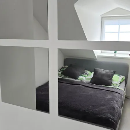 - Cafe Princ Pod Hradem Wifi, Klima Apartment Sternberk