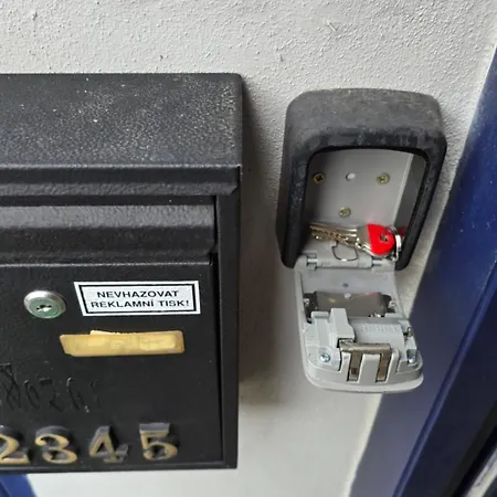 - Cafe Princ Pod Hradem Wifi, Klima Apartment Sternberk
