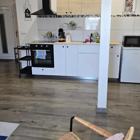 - Cafe Princ Pod Hradem Wifi, Klima Apartment Sternberk
