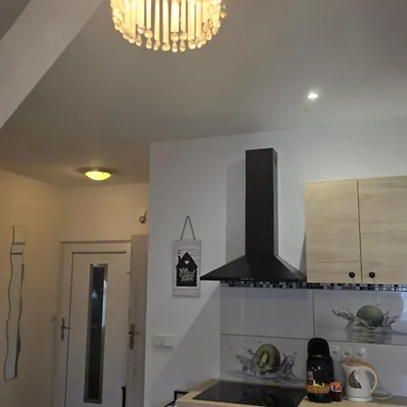 - Cafe Princ Pod Hradem Wifi, Klima Apartment Sternberk