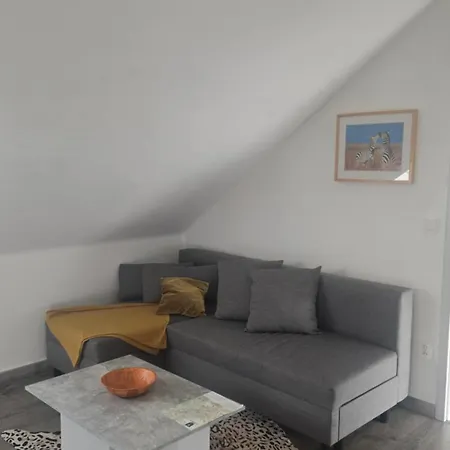- Cafe Princ Pod Hradem Wifi, Klima Apartment Sternberk